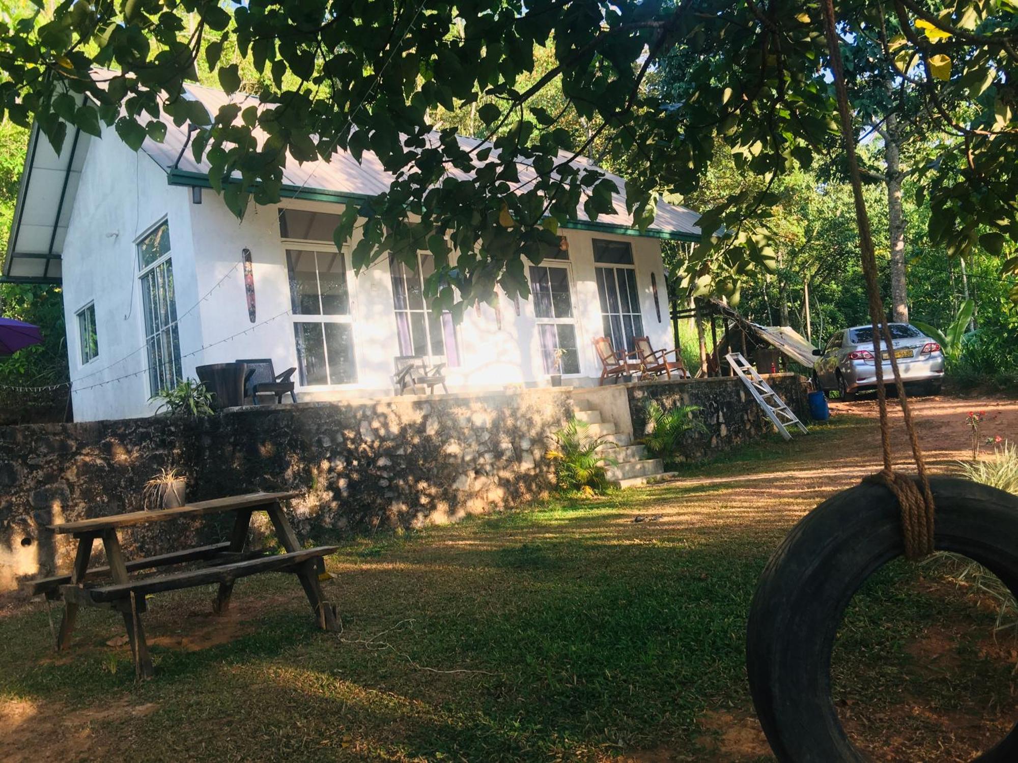 Little Wood Villa And Retreats Doluwa Канді Екстер'єр фото