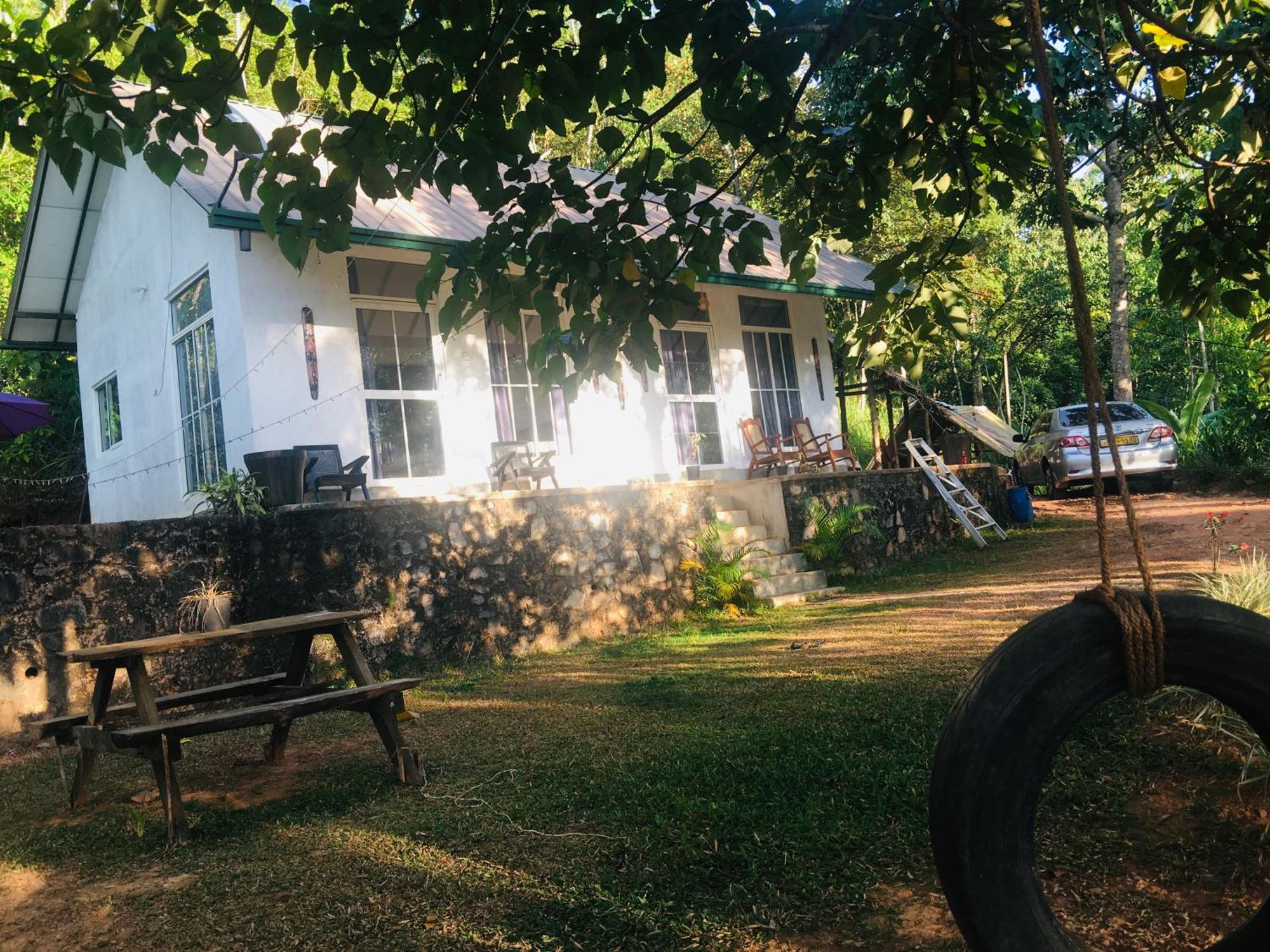 Little Wood Villa And Retreats Doluwa Канді Екстер'єр фото